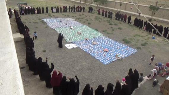 وقفة وقافلة للجبهات من الهيئة النسائية في مديرية سنحان