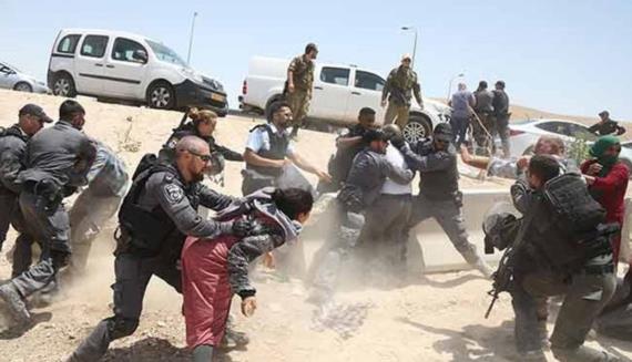 جنود الاحتلال يسحلون فلسطينيات بعد نزع حجابهم في شرقي القدس