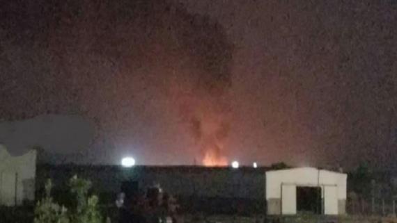 الطيران المعادي يشن غارتين على مصنع للبلاستيك في الحديدة