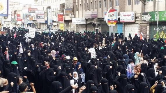 مسيرة نسائية بالعاصمة صنعاء تنديدا بجرائم العدوان وأدواته