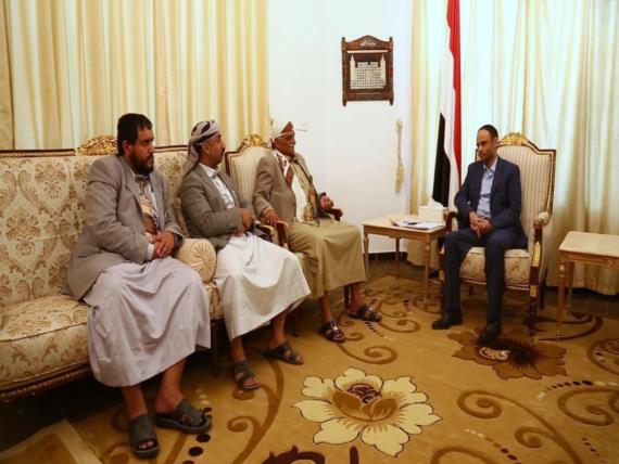 الرئيس المشاط يناقش مع محافظ صنعاء احتياجات المحافظة من المشاريع