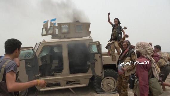 الإعلام الحربي يوزع مشاهد اقتحام مواقع قوى الغزو والمرتزقة بالساحل الغربي