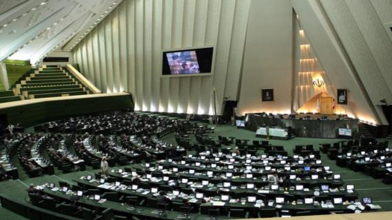 إيران توافق على اتفاقية حظر تمويل