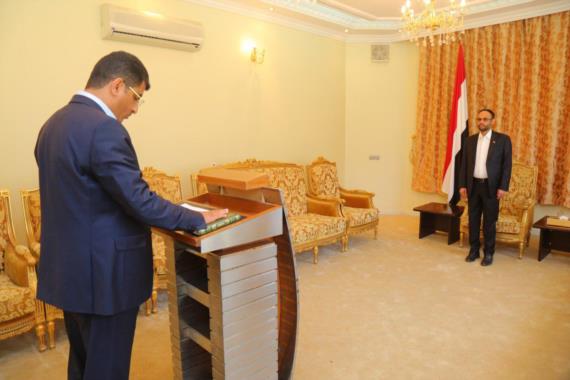 وزير المالية يؤدي اليمين الدستورية أمام الرئيس المشاط