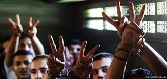 7 أسرى فلسطينيين يواصلون إضرابهم عن الطعام احتجاجاً على جرائم العدو
