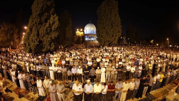 إعادة فتح أبواب المسجد الأقصى أمام الفلسطينيين