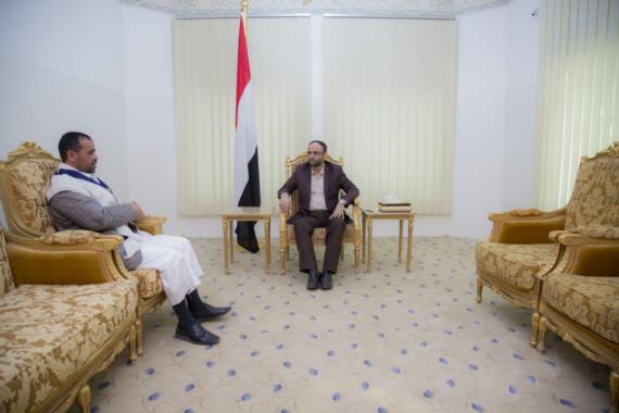 رئيس المجلس السياسي الأعلى يلتقي محافظ صعدة.
آ