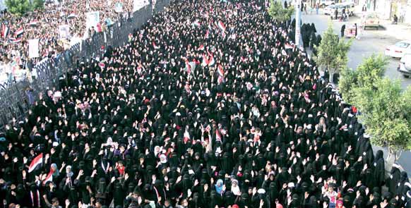 4 أعوام من الصمود.. المرأة اليمنية أيقونة العطاء، وصانعة المعجزات