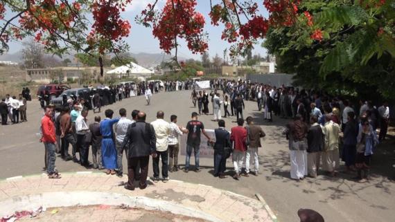 وقفة بجامعة إب تنديدا بجريمتي العدوان الغاشم في سعوان والتحيتا