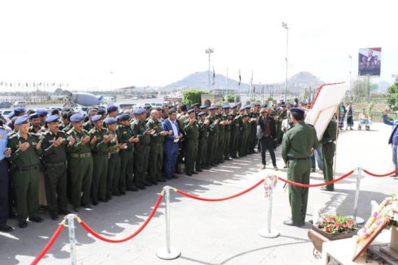 نائب وزير الداخلية يضع إكليلاً من الزهور على ضريح الرئيس الشهيد الصماد