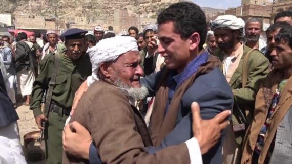 أبناء حجة والمحويت يستقبلون عدداً من الأسرى المحررين من سجون العدوان