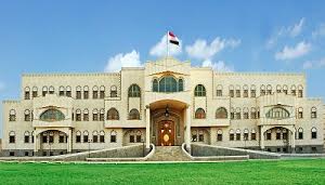 قيادات وزارة الدفاع ورئاسة هيئة الأركان تزور جرحى الجيش واللجان الشعبية