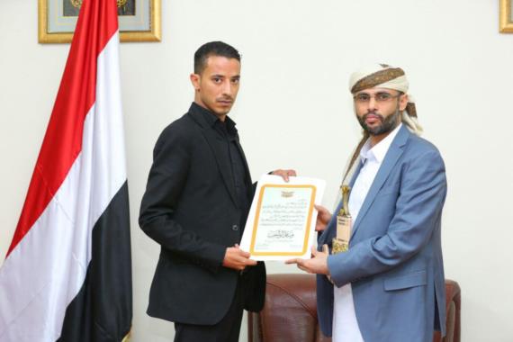 الرئيس المشاط يستقبل أبناء وزير الداخلية السابق اللواء الماوري