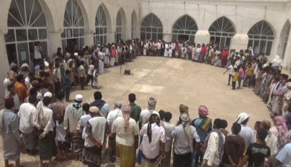 وقفة احتجاجية في مدينة زبيد بالحديدة للتنديد بجرائم وخروقات العدوان