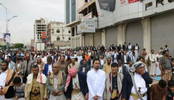 في الجمعة ال14…. موظفو شركة النفط ينظمون وقفة احتجاجية أمام مكتب الأمم المتحدة بصنعاء