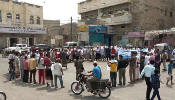 موظفو مركز الغسيل الكلوي بالحديدة يستنكرون جرائم العدوان وصمت الأمم المتحدة