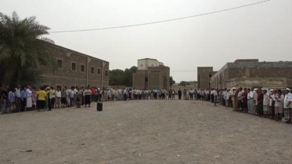 موظفو مكتب التربية بالحديدة يستنكرون تنصل قوى العدوان عن تنفيذ اتفاق السويد