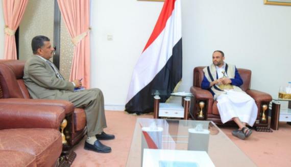 الرئيس المشاط يناقش مع محافظ البنك المركزي حرب قوى العدوان على الاقتصاد الوطني