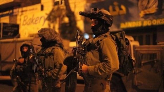 قوات العدو تشن حملة اعتقالات في الضفة الغربية
