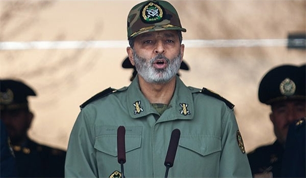 قائد الجيش الايراني: حدود البلاد تنعم بالأمن والاستقرار