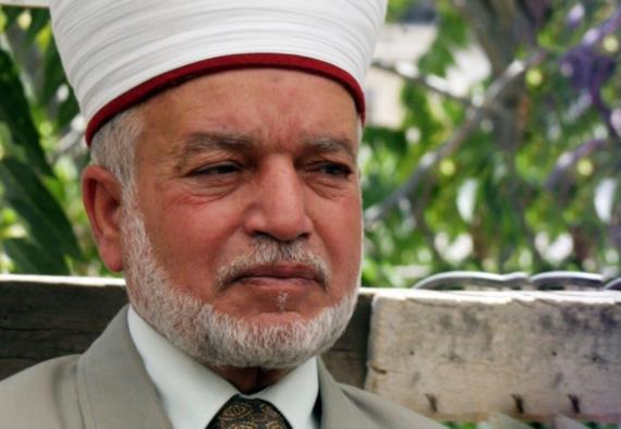 مفتي فلسطين يُحذر من محاولات سن قانون يسمح للمستوطنين بشراء أراض بالضفة