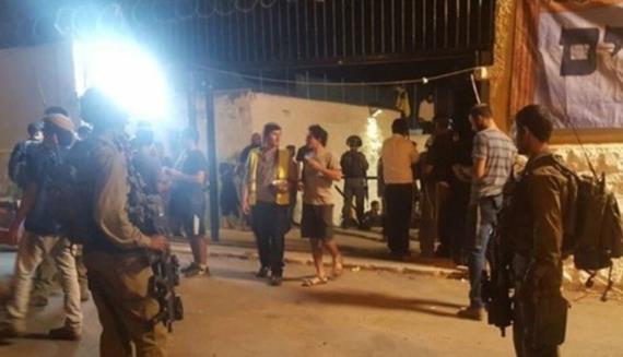 إصابة عشرات الفلسطينيين بالغاز والرصاص الحي في نابلس