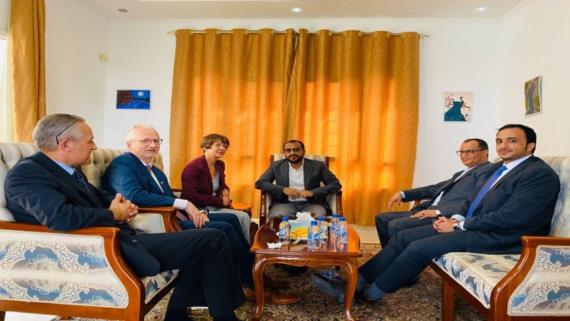 رئيس الوفد الوطني يلتقي بسفيرة ألمانيا لدى اليمن والسفير الألماني لدى عمان