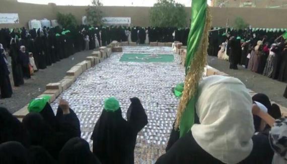 الهيئة النسائية بصعدة تقدم قافلة غذائية دعما للجيش واللجان الشعبية