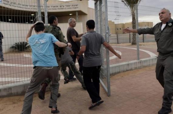العدو الإسرائيلي يعترف بإصابة 30 صهيونيا في قصف المقاومة الفلسطينية