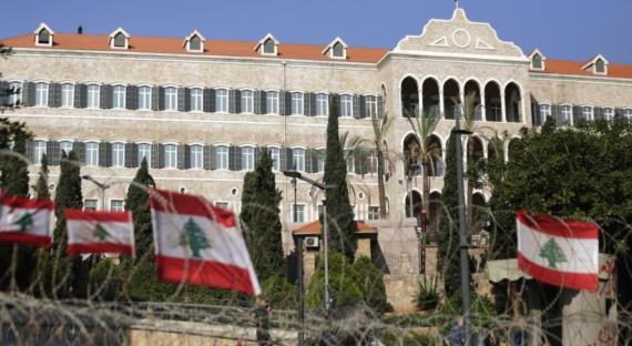لبنان يعلن التخلف عن سداد ديونه ويدعو للتفاوض لإعادة هيكلة دينه العام
