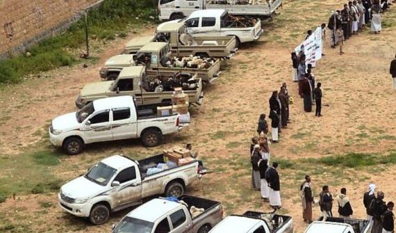 أبناء الحداء بذمار يسيّرون قافلة دعماً للمرابطين من الجيش واللجان الشعبية