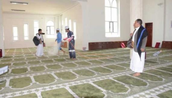 قيادة وزارة الأوقاف تطلع على أعمال الرش والتعقيم في عدد من مساجد الأمانة