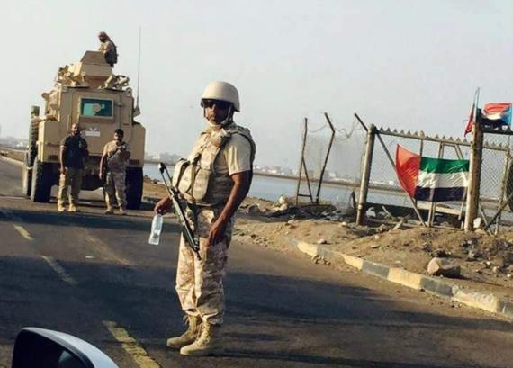 قيادات المرتزقة بزعامة “الاحمر” .. نهب منظم يمتد لعقود واصرار على احتلال منابع النفط