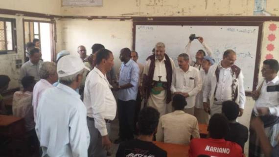 تفقد أنشطة المركز الصيفي بمدرسة العلفي بمدينة الحديدة