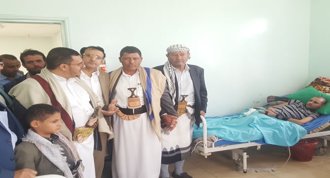 تفقد أحوال الجرحى بمستشفى القوات الخاصة بصنعاء