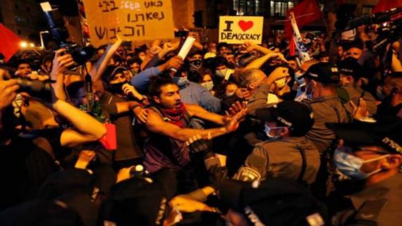 آلاف الصهاينة يتظاهرون ضد نتنياهو وشرطة العدو تعتقل 34 شخصًا