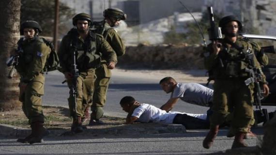 قوات العدو تعتقل 15 فلسطينيا من الضفة الغربية
