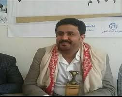 مسؤول محلي بالبيضاء يفاجئ إعلام العدوان وميليشيا الإصلاح بظهوره خارج المناطق المحتلة