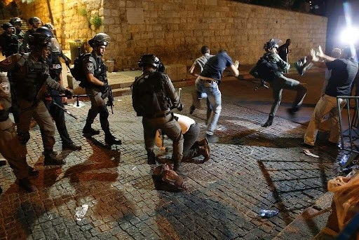 اعتقالات ومواجهات ليلية بالضفة والقدس