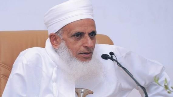 مفتي عُمان يهاجم المتباهين بتودّدهم للعدو الصهيوني
