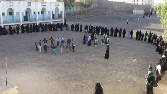 حرائر سنحان بصنعاء يقدمن قافلة مالية للمرابطين في الجبهات