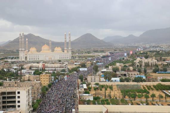 حشود جماهيرية ضخمة تتوافد للعاصمة صنعاء وساحات الاحتفال بالمولد النبوي الشريف في المحافظات