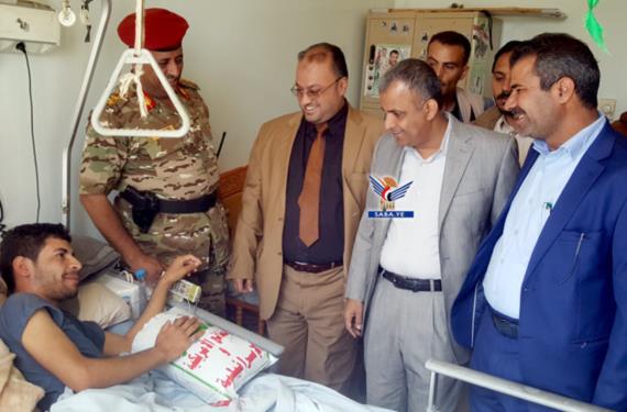 وزارة الكهرباء تدشن فعاليات ذكرى الشهيد بزيارة الجرحى بالمستشفى العسكري