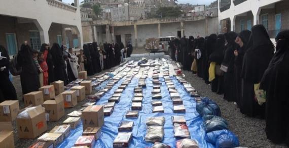 حرائر إب يسيّرن قافلة شتوية للمرابطين في الجبهات