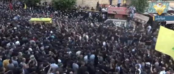في موكب مهيب .. حزب الله يشيع عددا من شهداء مجزرة الطيونة التي ارتكبتها “القوات اللبنانية”
