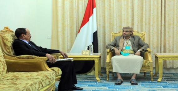 الرئيس المشاط يناقش مع العيدروس أنشطة وخطط مجلس الشورى