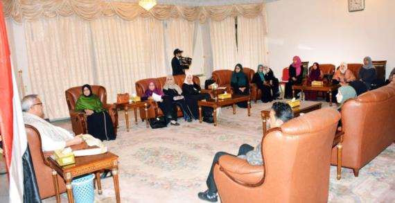 رئيس الوزراء يشيد بأدوار المرأة اليمنية في مناهضة العدوان وبناء الدولة
