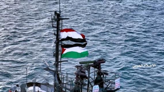 قوات البحرية تنظم عرضاً عسكرياً في ساحل الحديدة بمناسبة يوم القدس العالمي