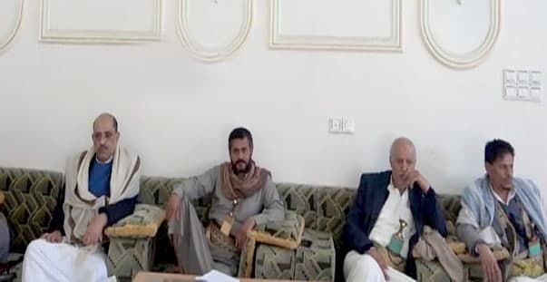 محافظا إب وذمار يناقشان تعزيز التنسيق والتعاون