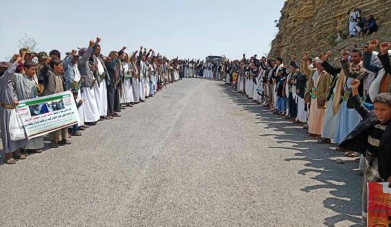 وقفة في مديرية مبين بحجة للتنديد بالقرار الأممي المساند للعدوان